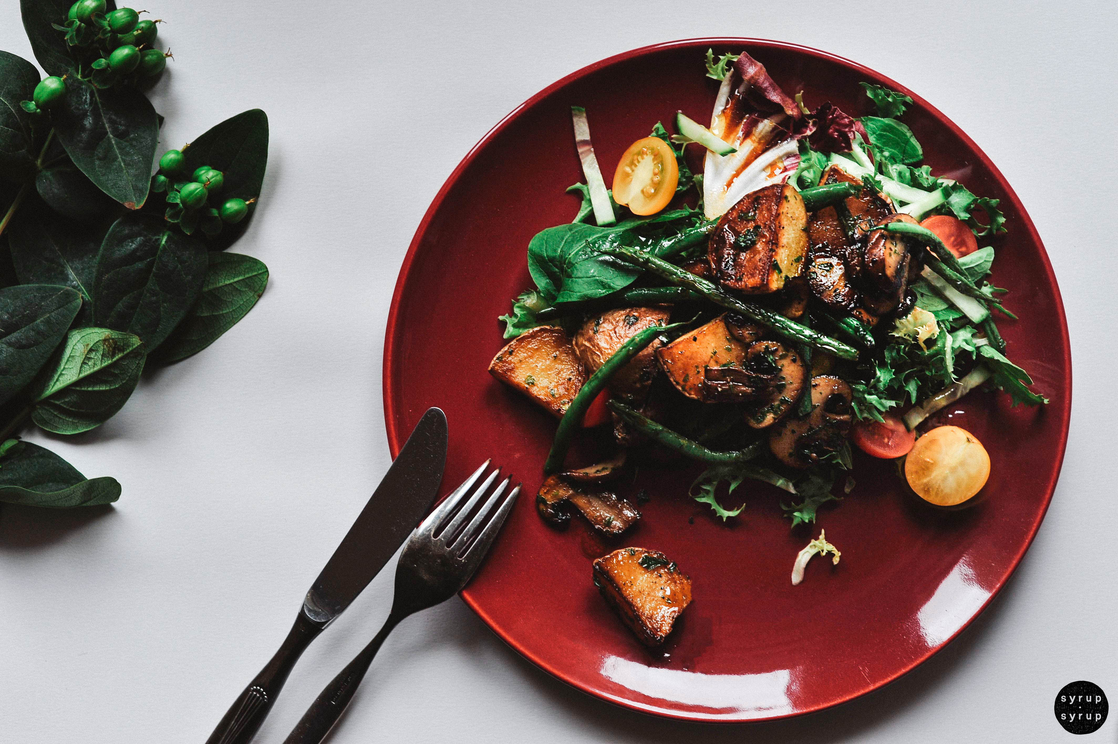 Großer Salat mit gebratenen Kartoffeln | syrupsyrup.de